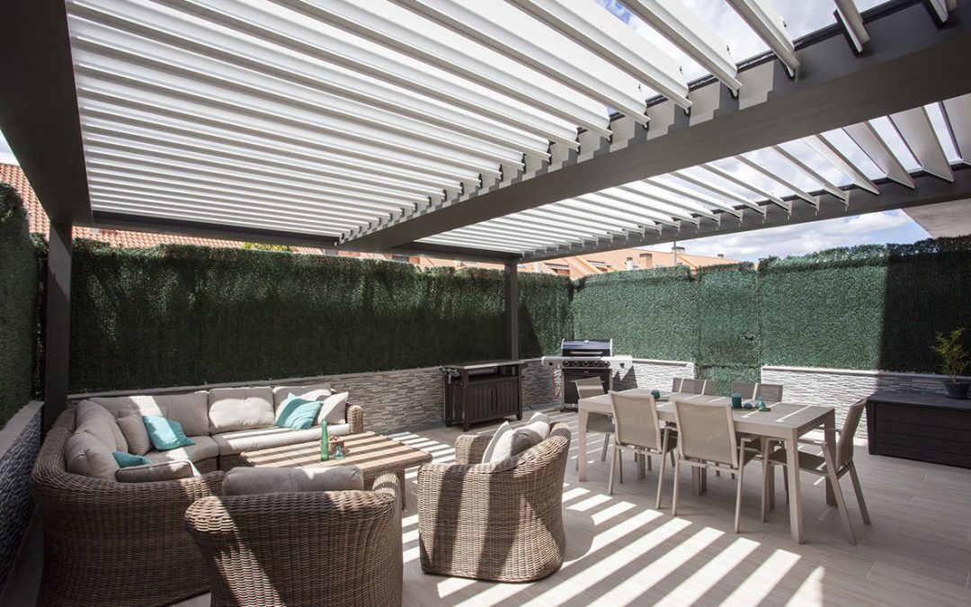 ¿Pérgola bioclimática o tradicional? Por qué la tecnología marca la diferencia en tu terraza