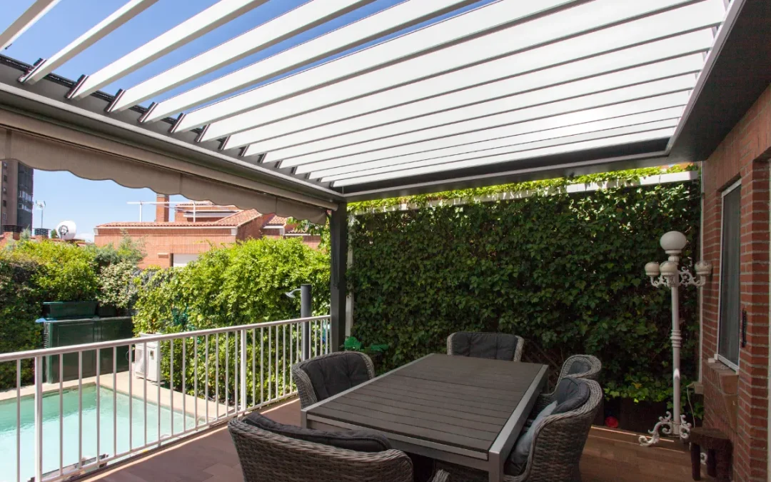 Diseño funcional en días de calor: cómo ventilar tu terraza sin perder elegancia